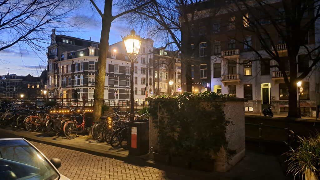 Begroeide MSR aan de Leidsekade